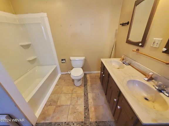 4th image of 213 N Lincoln Ave