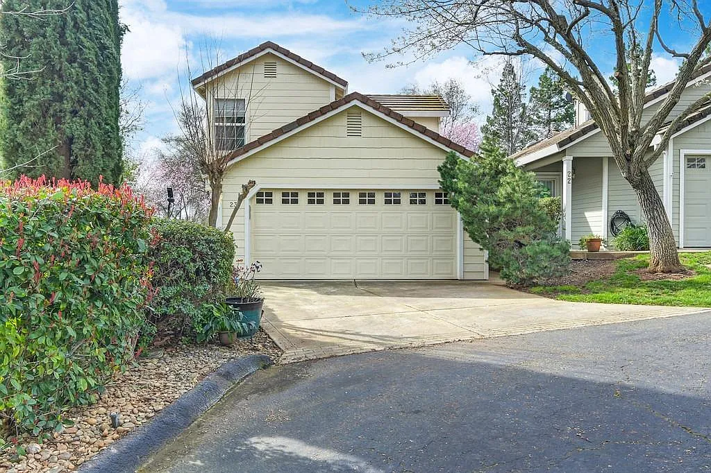 3040 Granada Ct Unit 23 photo 1