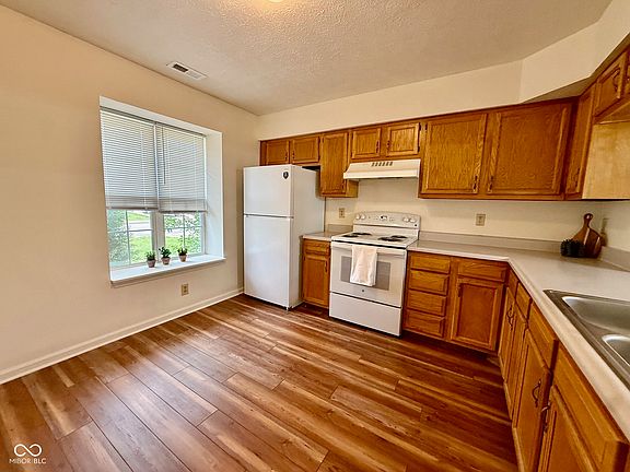 4th image of 210 Woodberry Dr