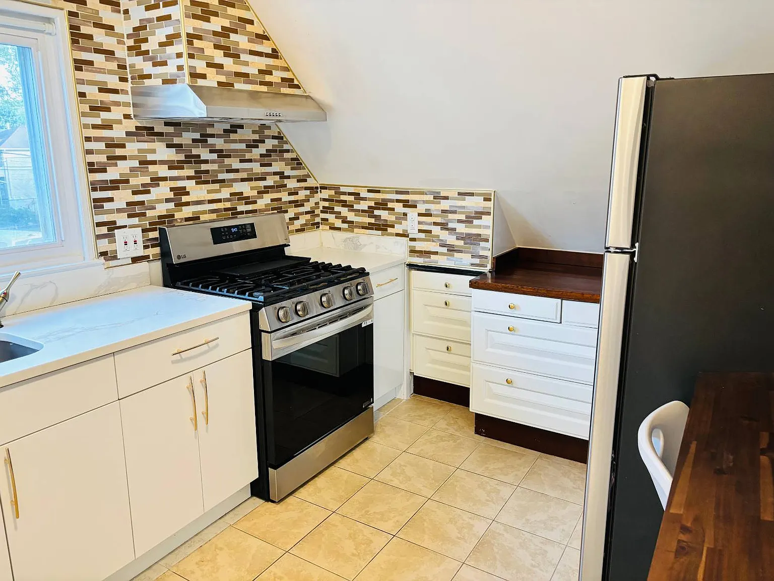 1 bed, 1.0 bath, 724 sqft, $2,000 — Photo 1