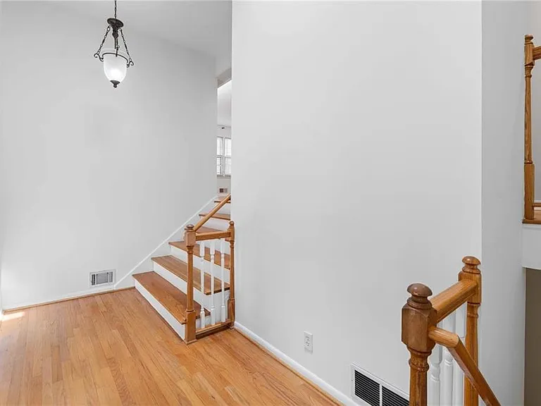 274 Land O Lakes Ct NE — Photo 7