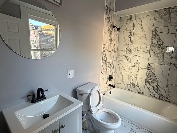 3rd image of 231 Davenport Ave Unit 2