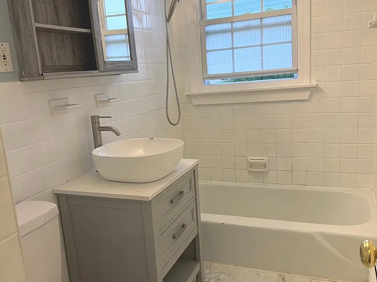 1254 Farmington Ave #C — Photo 15