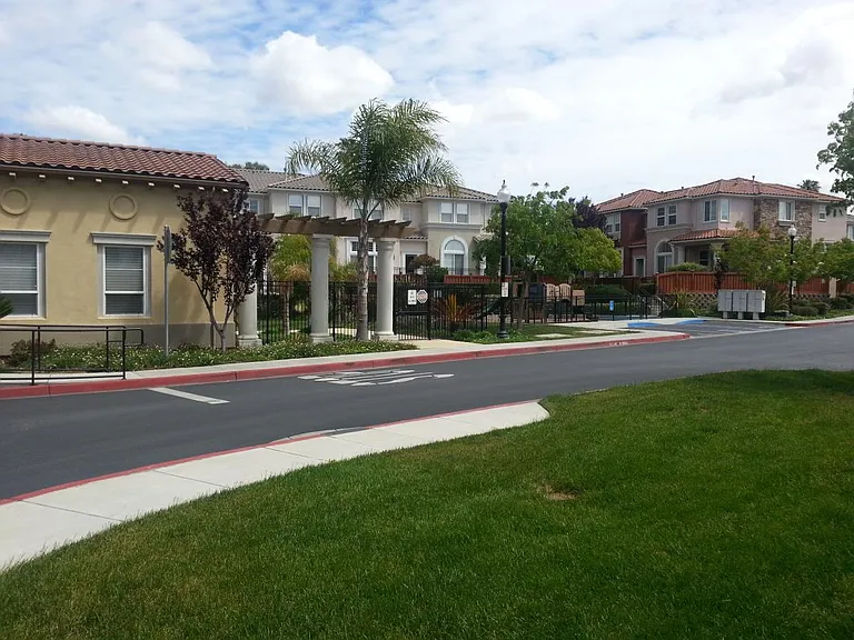 319 Vista Roma Way — Photo 7