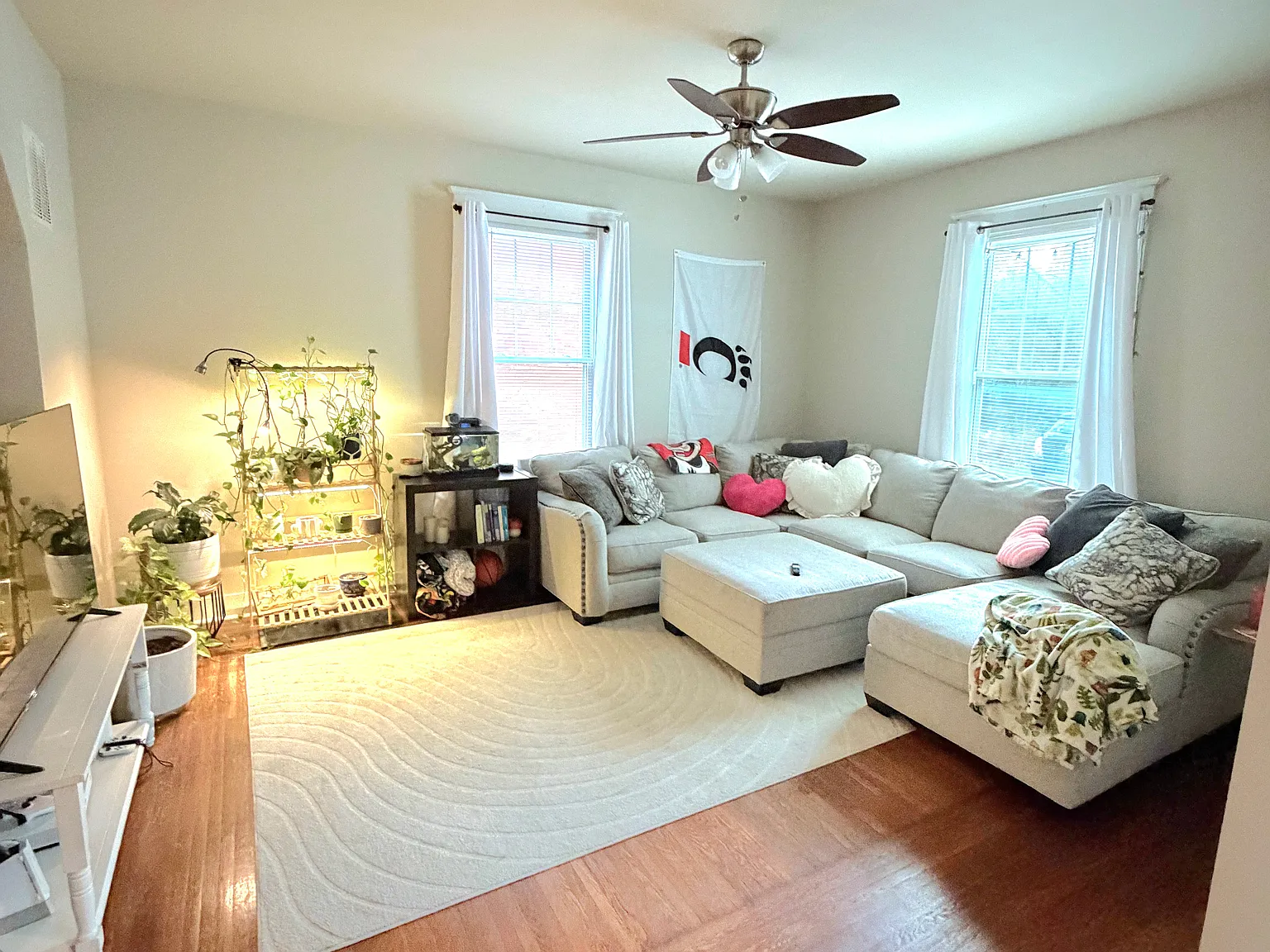 2 bed, 1050 sqft, $1,600 — Photo 3