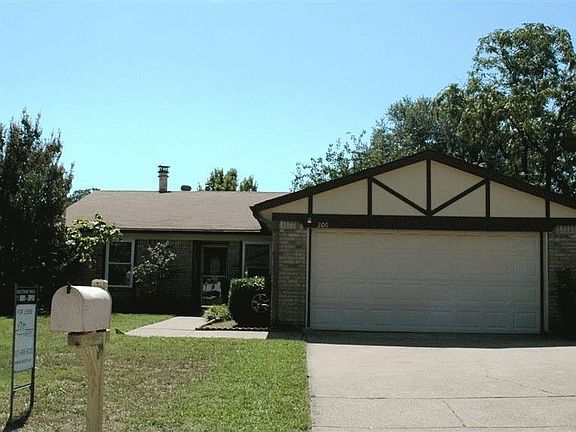 3rd image of 206 Royal Field Dr