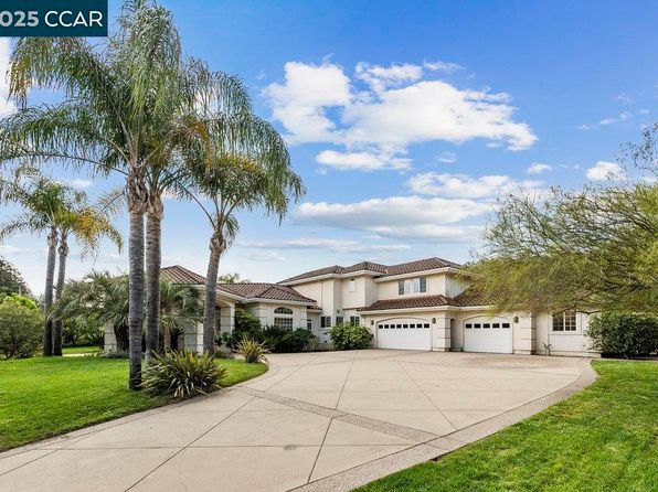 195 Pine Creek Rd, Walnut Creek, CA 94598