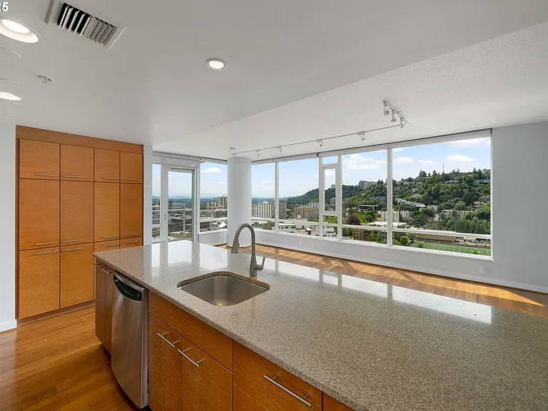 1500 SW 11th Ave #2401 — Photo 6