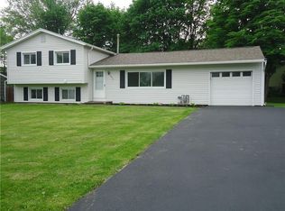 915 Calkins Rd, Rochester, NY 14623