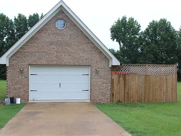 Detached w/toilet & sink