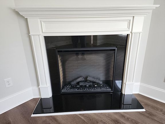 3rd image of 3205B Gordon Dr