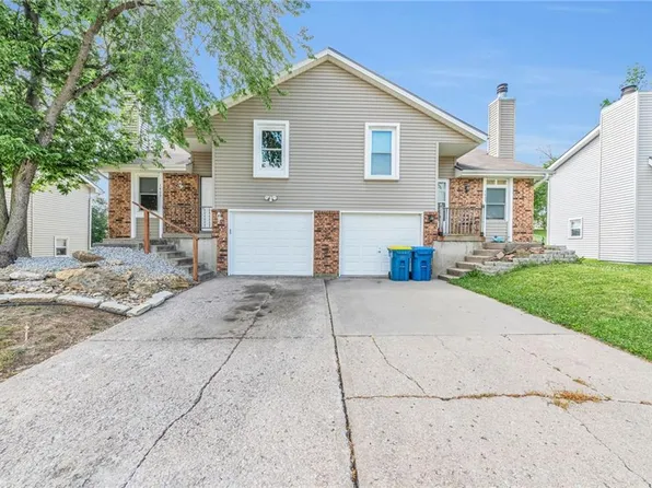 1403 La Chateau Dr, Liberty, MO 64068