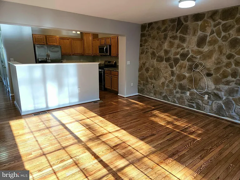 125 Vernon Ct — Photo 19