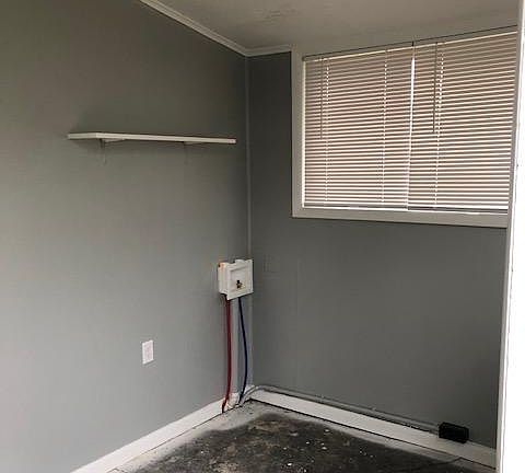 4th image of 367 Smith Ln