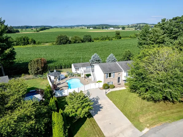 6087 W Donnagail Dr, Penn Laird, VA 22846