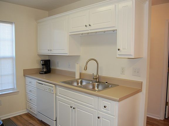 2nd image of 108 Stonington Ln