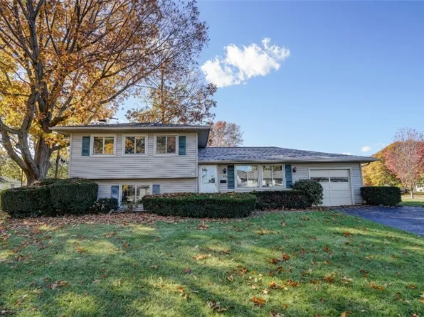 149 Centerwood Dr, Rochester, NY 14616