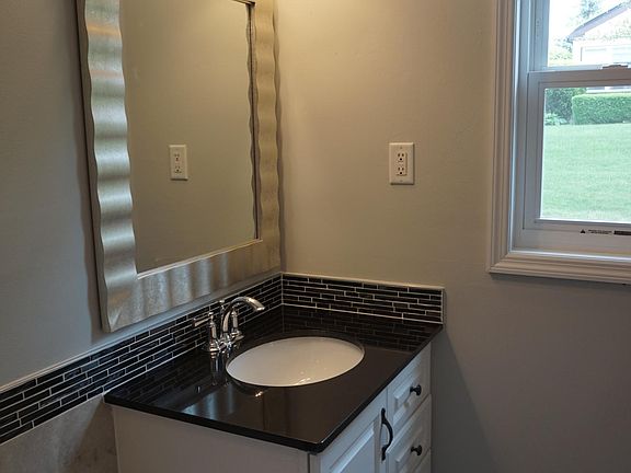5th image of 53 N Buckingham Drive