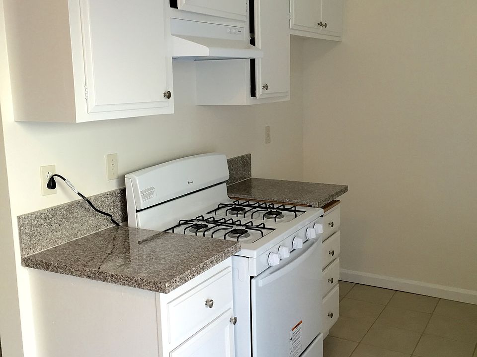 2nd image of 705 W 39th St