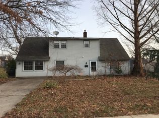 24 Rambler Ln, Levittown, PA 19055