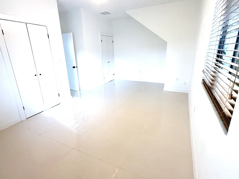 1931 SW 17th Ct — Photo 11