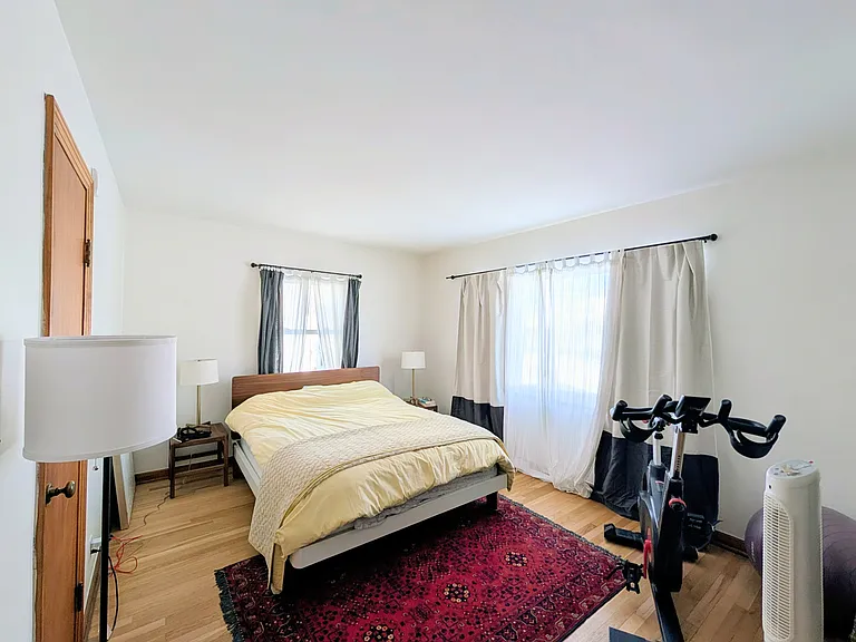 2543 E Livingston Ave — Photo 15
