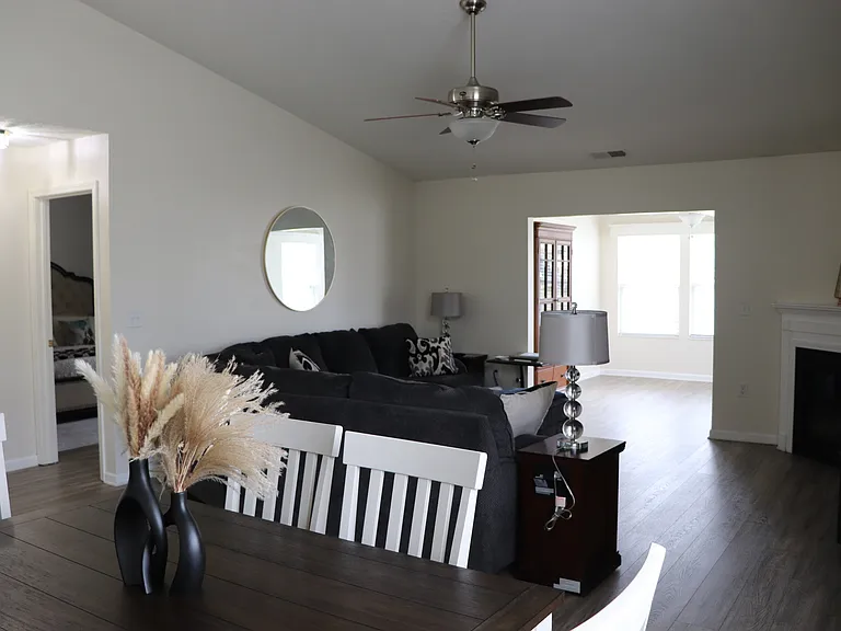 528 Dylan Dr — Photo 17