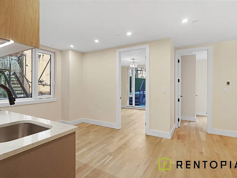 302 Graham Ave #1B — Photo 3