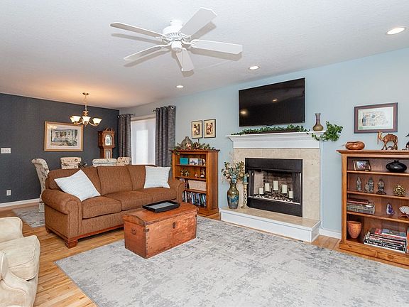 3rd image of 2415 Westwind Dr