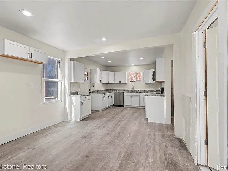 5533 Sheridan St — Photo 11
