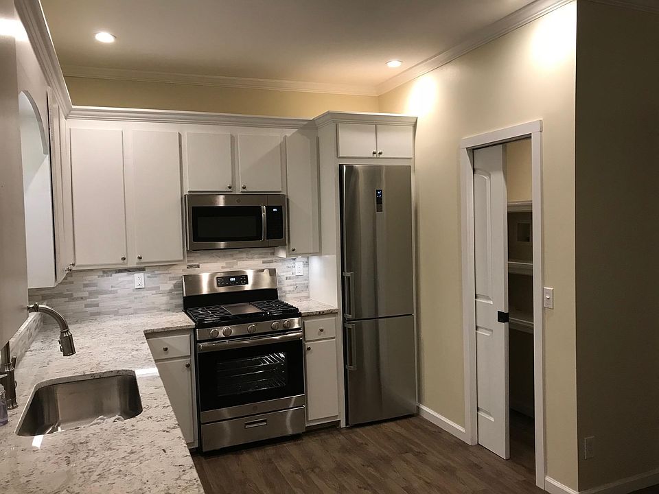 Walk in pantry