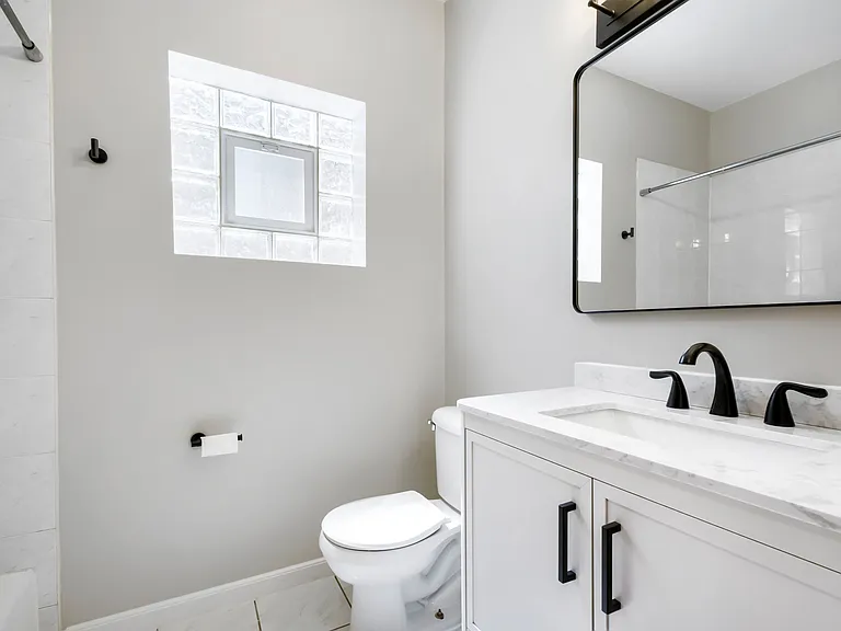 1422 N Maplewood Ave — Photo 18