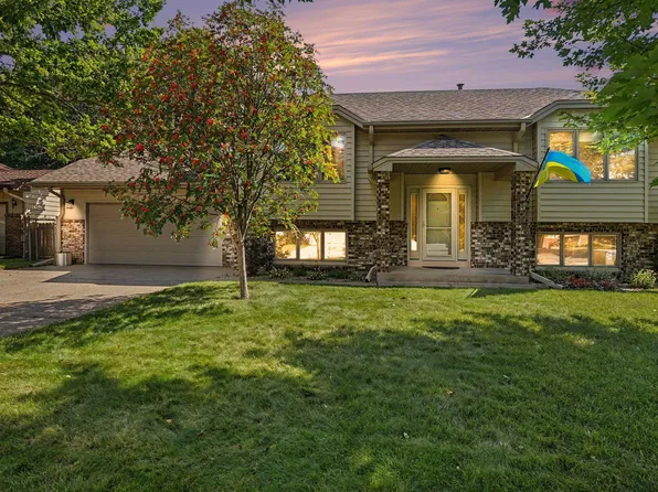 5624 Pascal St, Shoreview, MN 55126