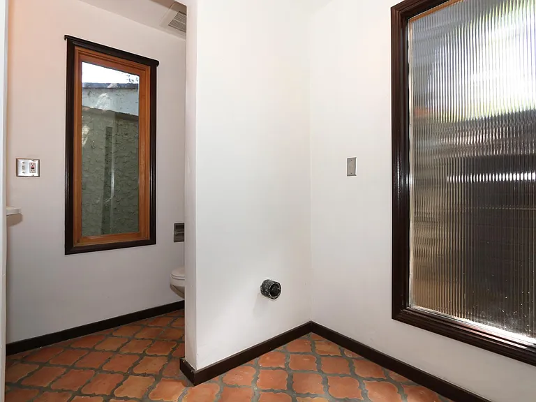 1609 Capistrano Ave — Photo 21
