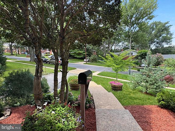 5th image of 2408 Lillian Dr