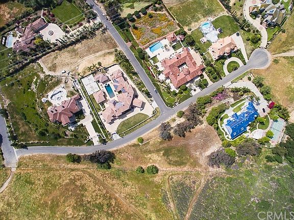4th image of 920 Everest Dr