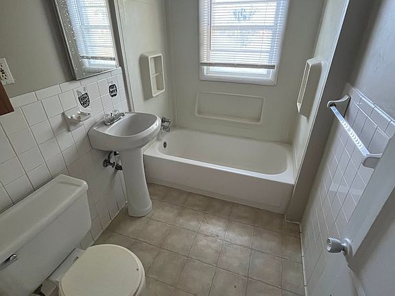 3rd image of 410 Harrison St #1