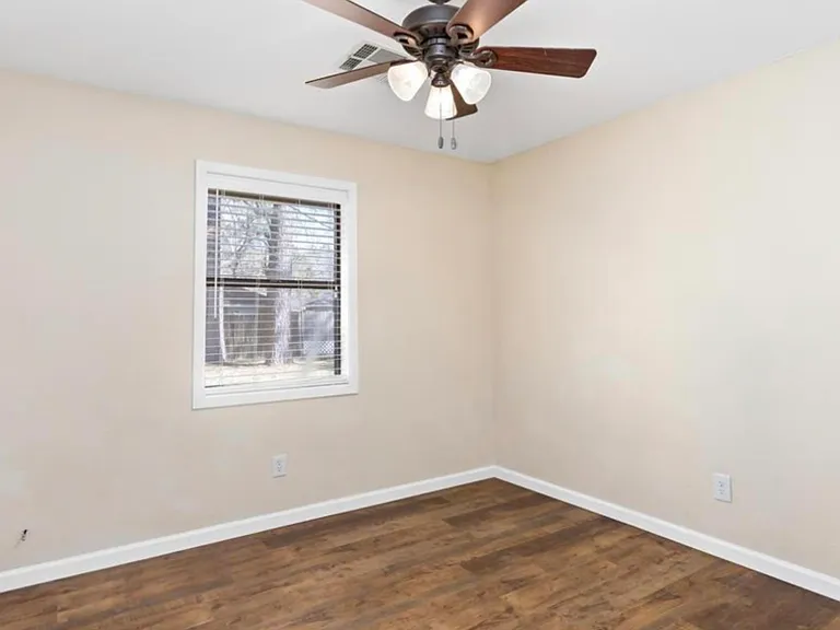 7811 Pecan Ln — Photo 11