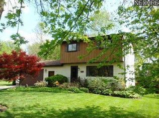 9090 Fosdick Rd, Valley View, OH 44125