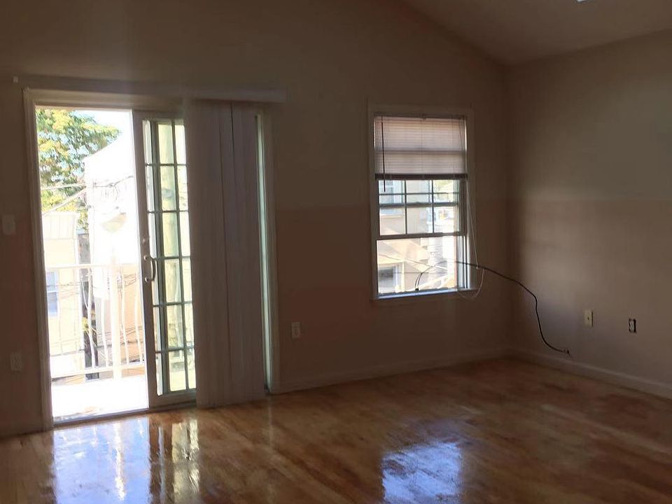 2nd image of 162 South St #3