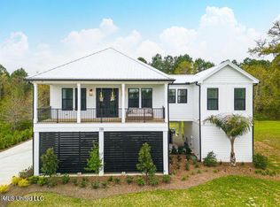 119 Mollere Dr, Waveland, MS 39576