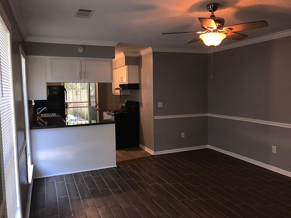 2nd image of 3581 Barwood Cir