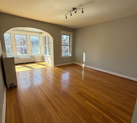 3rd image of 3130 W Wilson Ave #1