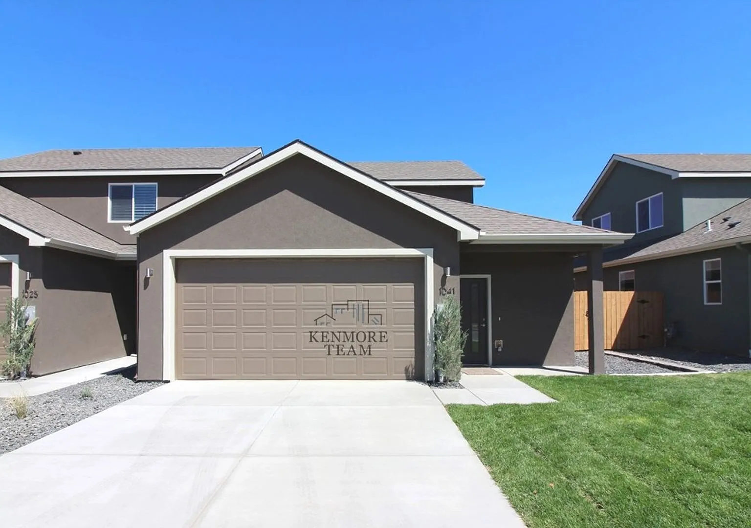 3 Bed, 2.5 Bath Townhome in Kennewick — Photo 1