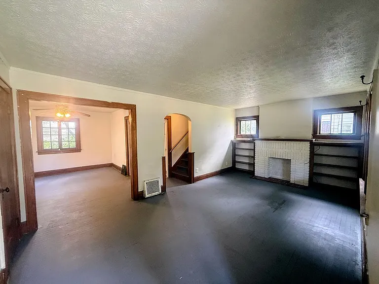 325 Grace Ave — Photo 4
