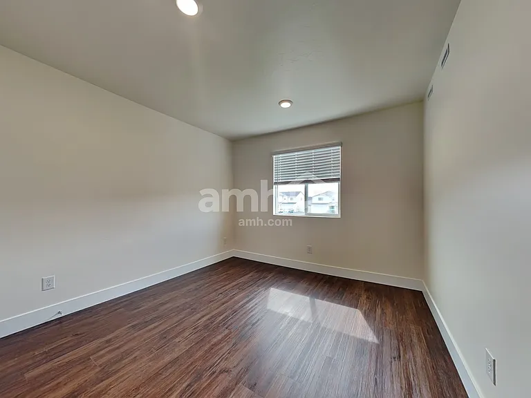1067 Jillian Ave — Photo 16