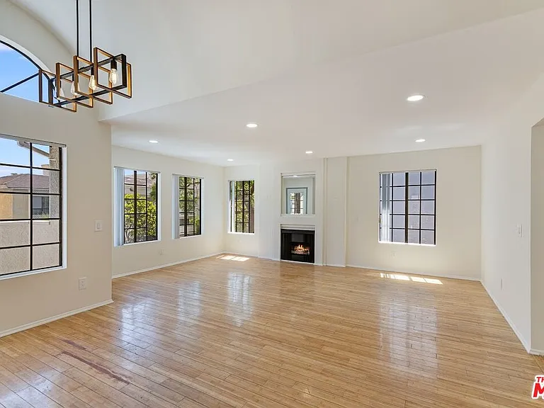 1931 Malcolm Ave #201 — Photo 1