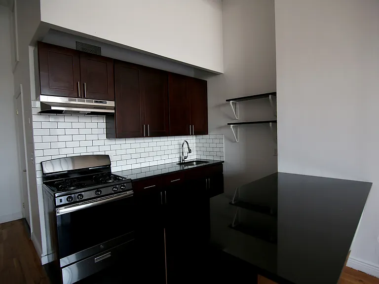250 Moore St #401 — Photo 7