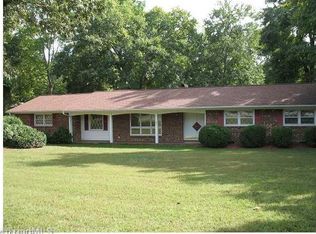 301 Thornwood Dr, Jamestown, NC 27282