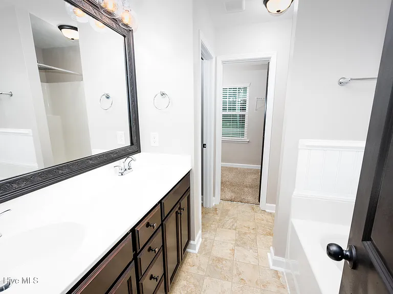 204 Gillcrest Ct — Photo 17